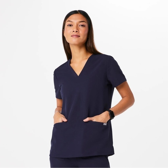 Figs Tops - Figs Casma Three-Pocket Scrub Top in Navy Size Small